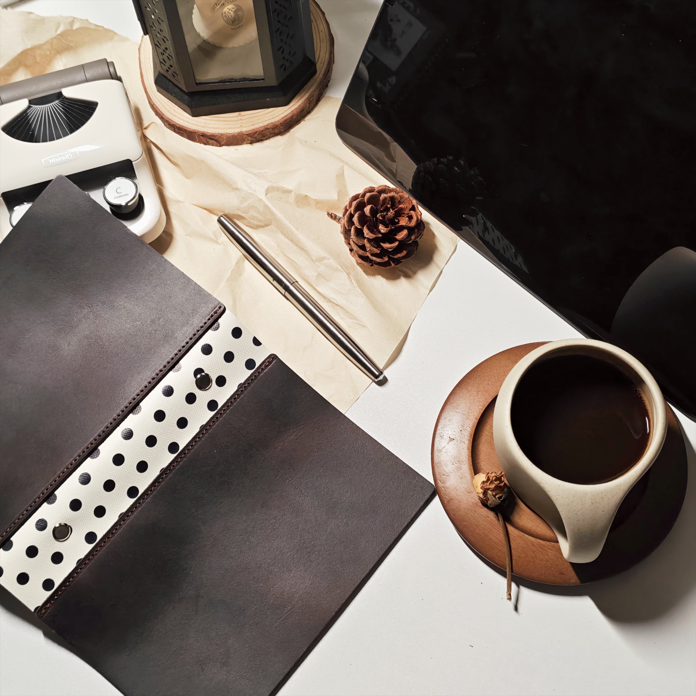The Monochrome Pop Vintage A6 Personal 6-Ring Leather Binder
