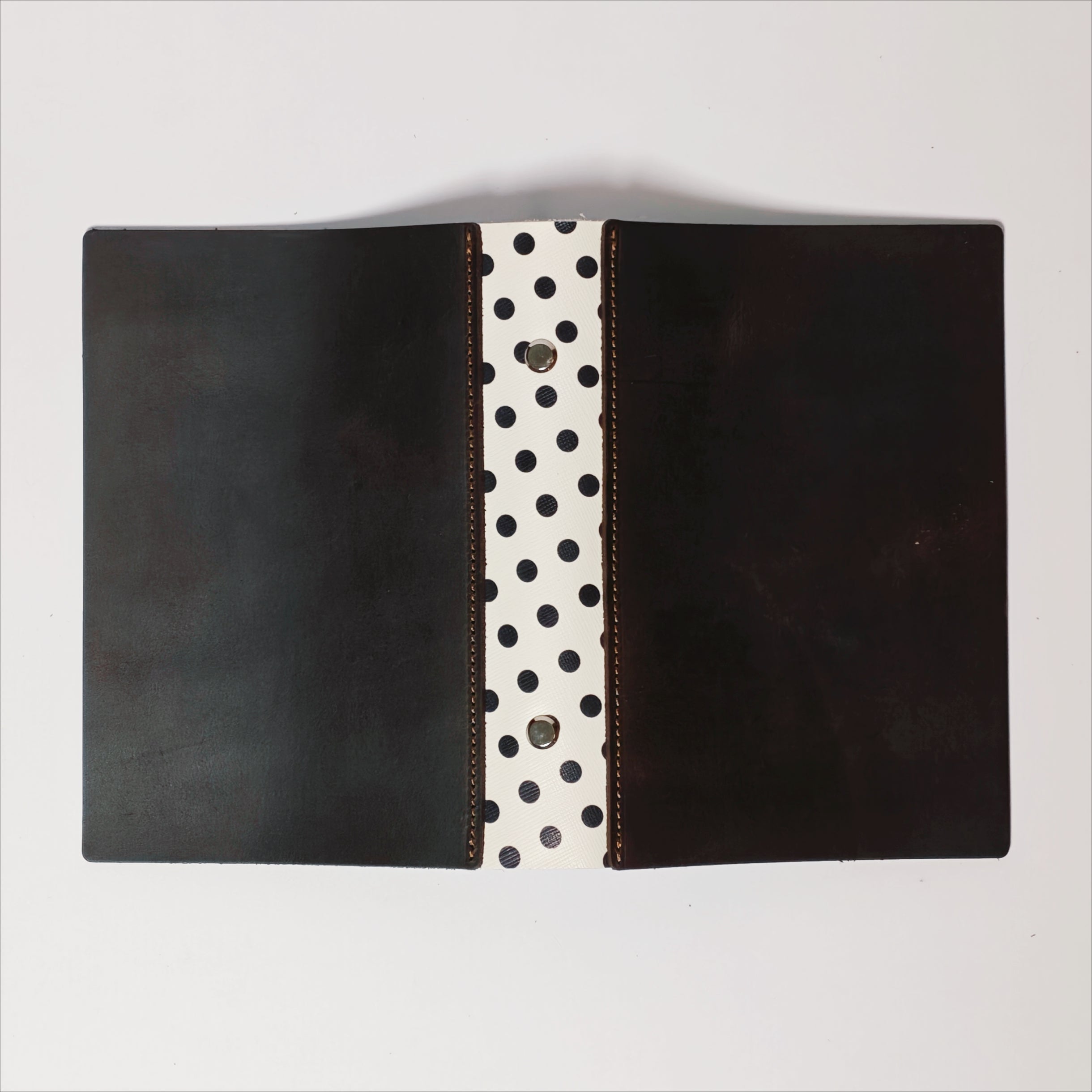 The Monochrome Pop Vintage A6 Personal 6-Ring Leather Binder