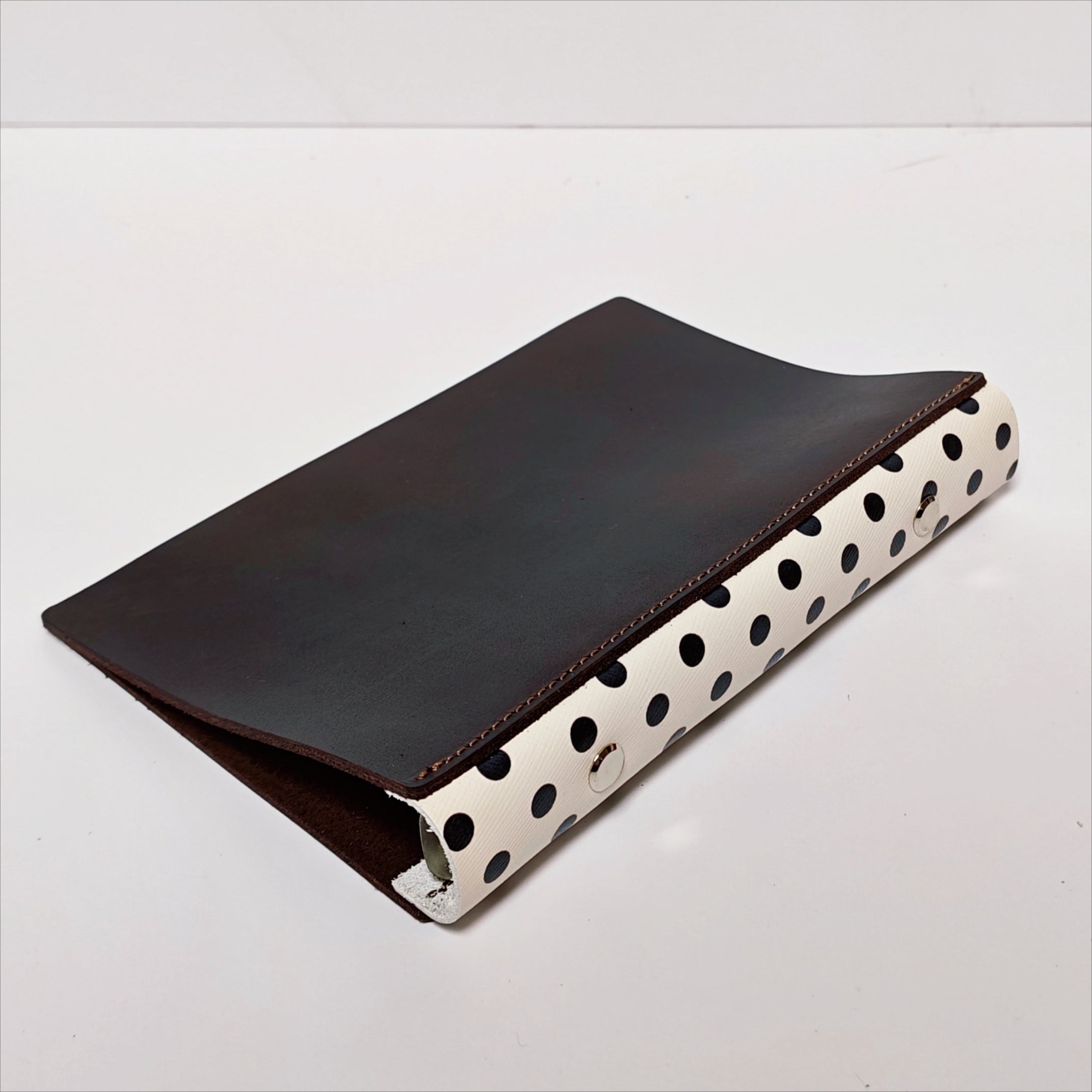 The Monochrome Pop Vintage A6 Personal 6-Ring Leather Binder